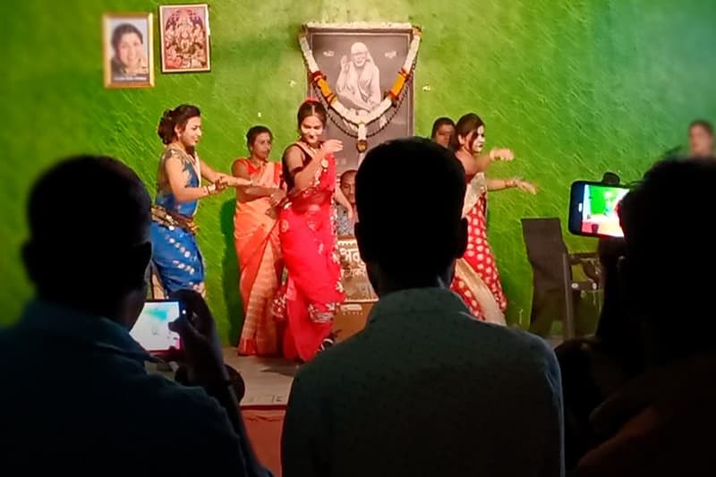 ‘නපුරු මිනිසුන් වෙනුවෙන් මා නැටුවත් මගේ දුව එසේ නොකරාවි’