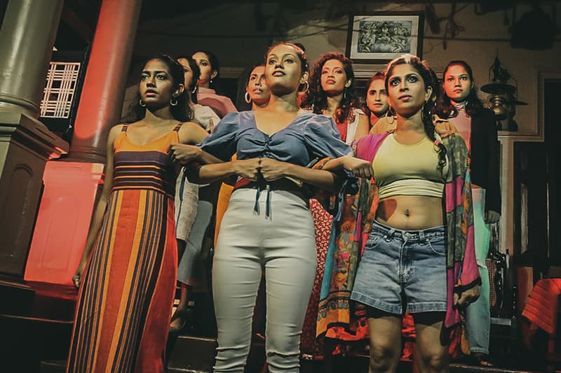 ජන අරගලයට වසරක් පිරෙද්දී පැරණි වලව්වකින් මතුවූ 'දුසිමක් ගැහැනු'