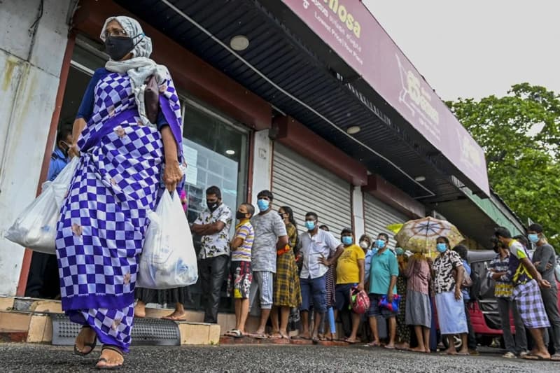 2022 වසරේ අප්‍රියල් මාසයට සාපේක්ෂව - (ජයසිරි අලවත්ත)