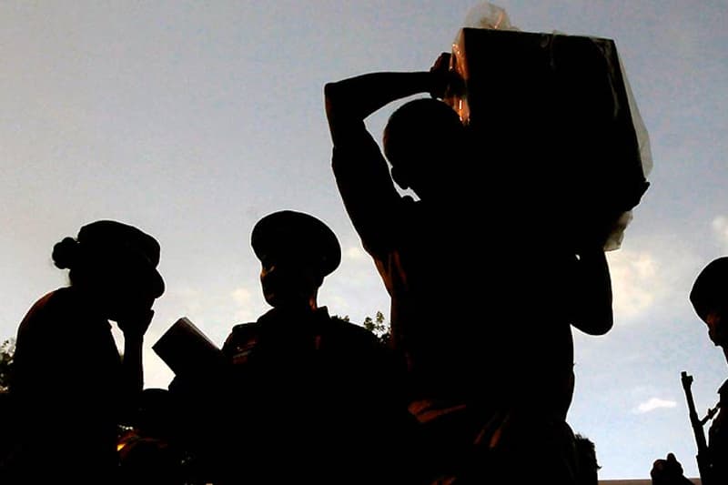 මැතිවරණ සිහිනය තුළ ගිලිහෙන දේශපාලනිකය -(සුමිත් චාමින්ද)