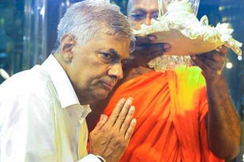 මානීගේ තීරුව : සංඝරත්නයේ ආශීර්වාදය රනිල්ට ද? - (සුන්දර නිහතමානි ද මැල්)