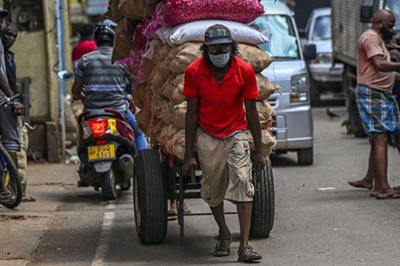 යෝජිත දේශීය ණය ප්‍රතිව්‍යුහගත කිරීම සාමාන්‍ය මහජනතාවට බලපාන්නේ කෙසේද ? - (ආචාර්ය නාලක ගොඩහේවා)
