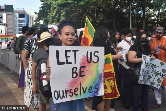 සමලිංගිකත්වය නිර්-සාපරාධීකරණයට ශ්‍රේෂ්ඨාධිකරණයේ අනුමැතිය