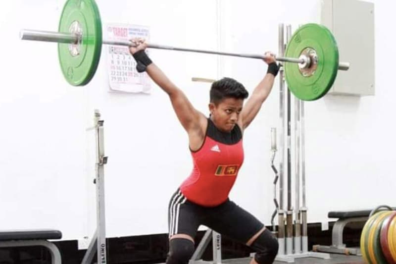 හංසනීගෙන් බර ඉසිලීමේ නව ශ්‍රී ලංකා වාර්තාවක්
