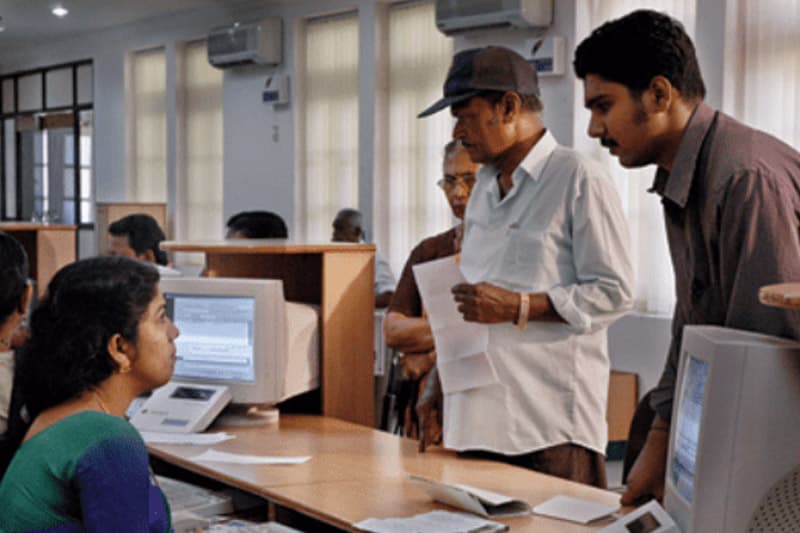 'අද බොහෝ රජයේ කාර්යාල වලින් වැඩක් කරගන්නට යා යුත්තේ වෙසමුණි වෙසින්' - (සුනිල් කන්නන්ගර)
