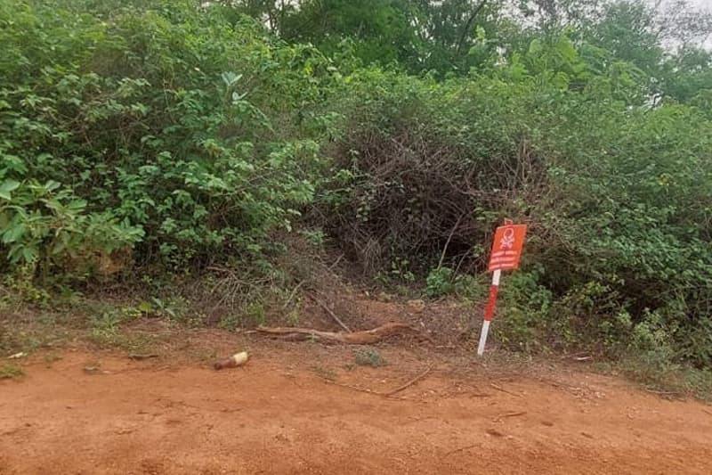 අවුරුදු ගණනකට පසු දෙමළ ජනතාවට බාර දුන් උතුරේ ඉඩම්වල ‘බිම් බෝම්බ’