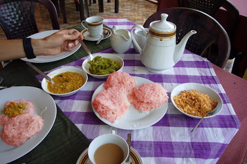 තිලක මතක (21) - "හෝම් කමින්" එකට රතු ඉඳි ආප්ප සහභාගීත්වය තුන් දෙනයි (ඉන්දු පෙරේරා ලියයි)