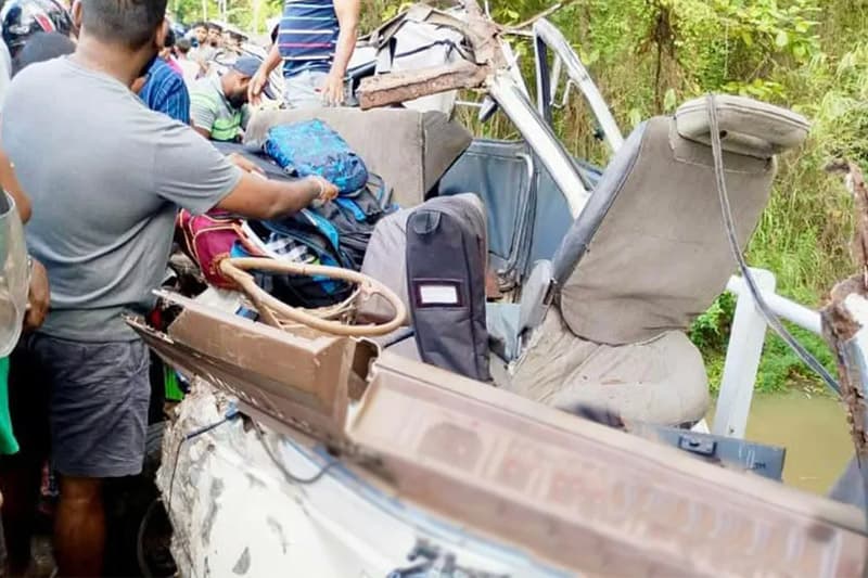 පාසල් වෑන් රිය-ටිපරය ගැටී ළමුන් දෙදෙනකු ඇතුළු තිදෙනෙකු මරුට
