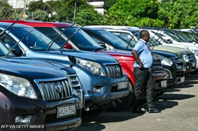 රාජ්‍ය ආයතනවලට අලුත් කැබ් 2000ක් ආනයනයට ගත් තීරණයේ අරමුණ කුමක් ද?