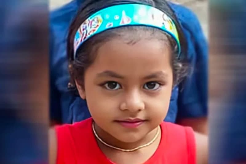 පිංතූරෙ ඉන්න පුංචි ළමයාගේ ඇස් දිහා බලලා මේ පෝස්ට් එක කියවන්න