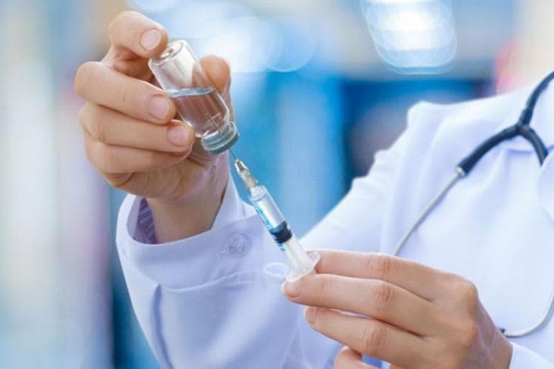 මාන් ෆාමසූටිකල් සමාගමේ එන්නත් භාවිතය තාවකාලිකව තහනම් කරයි
