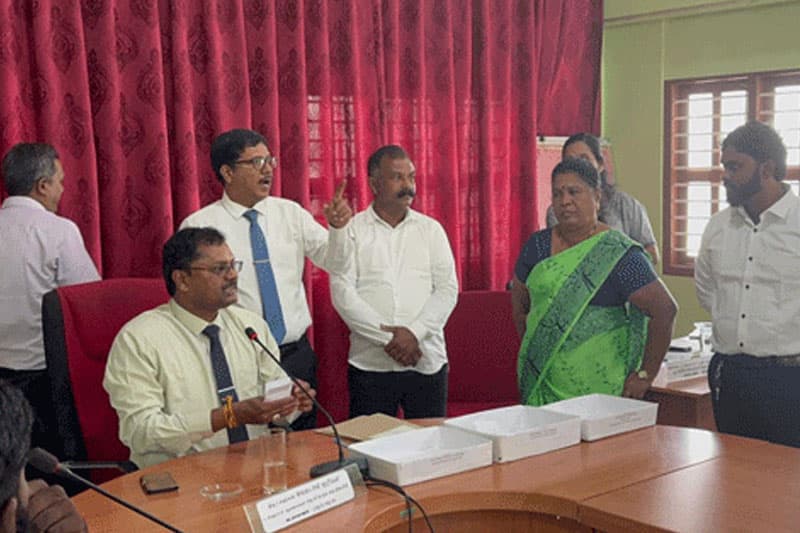 ඉංලගෙයි තමිල්අරසු කච්චි පක්ෂය සතුව තිබු මුහුදුබඩපත්තුව සභාවේ බලය ජාජබට