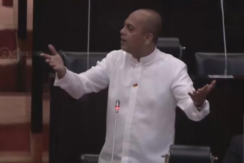 හානියට පත් යටිතල පහසුකම් වෙනුවෙන් රු. බිලියන 250ක් වෙන් කිරීම තවත් නත්තල් පප්පා කතාවක් ද...? - මරික්කාර් ප්‍රශ්න කරයි