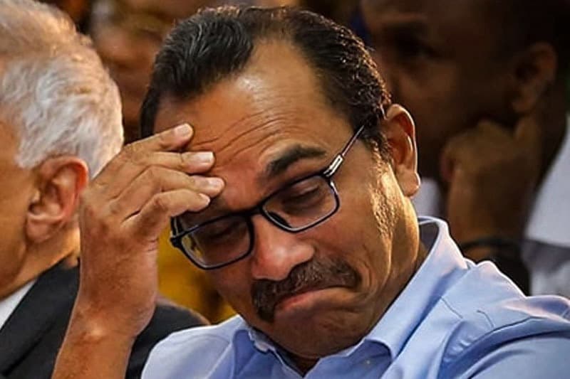 ගෙදරට අඳින ඇඳුම් පිටින් මඟුල් ගෙවල් වල යාම හෙවත් රටේ දේශපාලන භාවිතය ලොවට ඇඳා ගැනීම