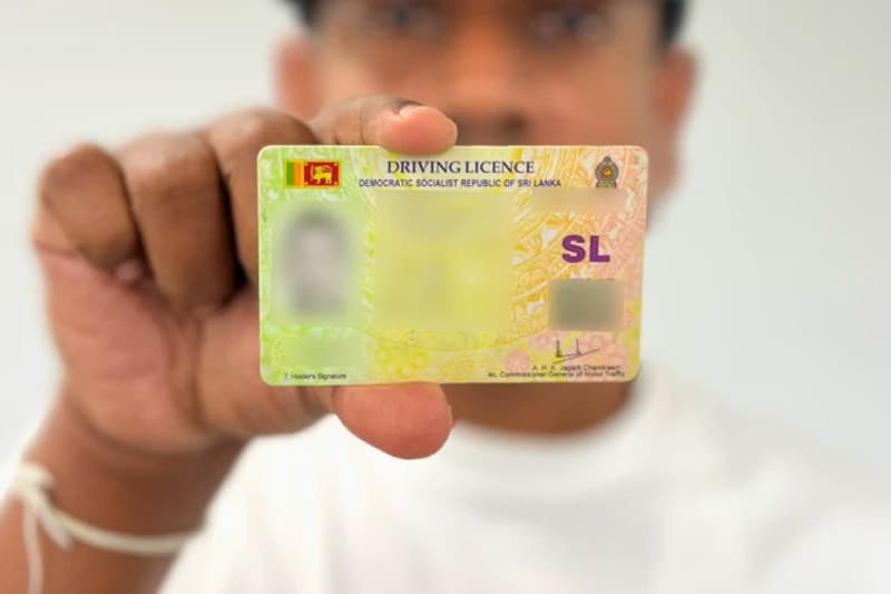 අලුතෙන් රියැදුරු බලපත්‍රයක් ලබාගන්නේ මෙන්න මෙහෙමයි