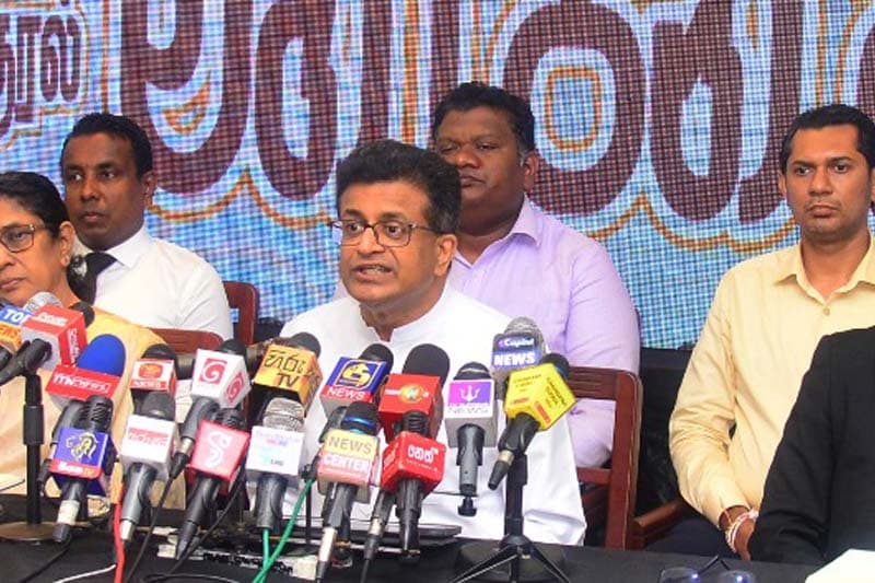 වසරක් තුළ ආණ්ඩුව කළේ විශ්‍රාමික ජනපතිවරු නිල නිවසෙන් එළියට දැමීම විතරයි - උදය ගම්මන්පිල