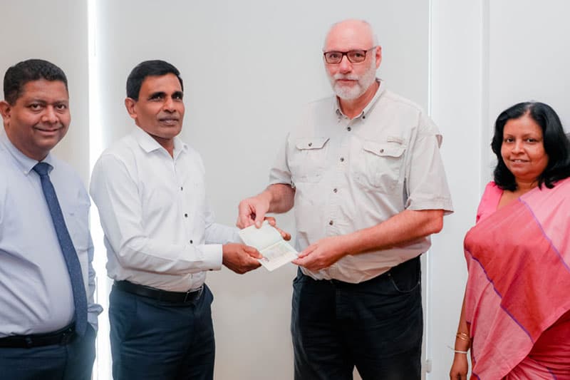 ශ්‍රී ලංකාව තුළ ආයෝජන සඳහා එක්වෙමින් Residence Visa ලබාගත් පළමු විදේශිකයා