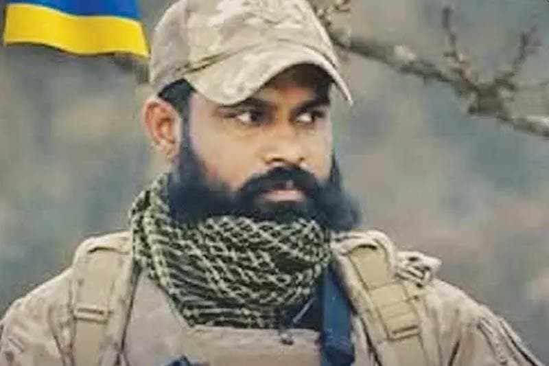 යුක්‍රේන හමුදා ආචාර මැද ලහිරු කාවින්ද හතුරුසිංහ අවසන් ගමනේ (වීඩියෝ)