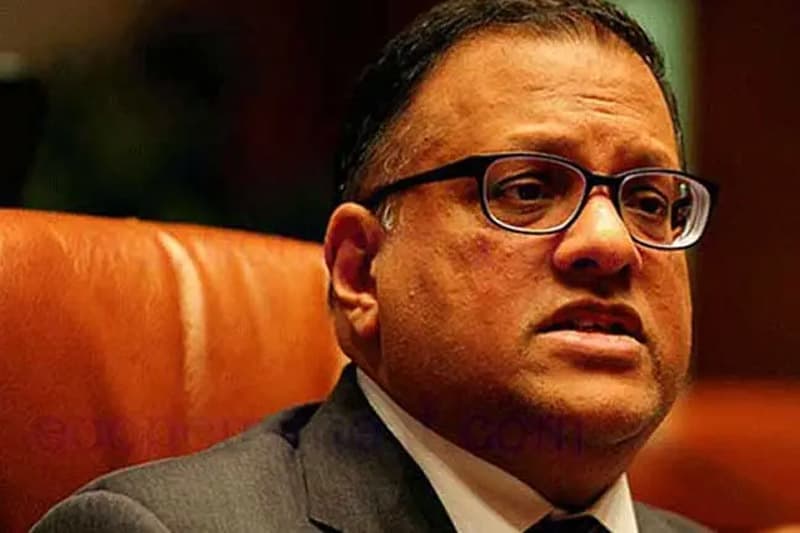 හිටපු මහ බැංකු අධිපති නම වෙනස් කර සිංගප්පූරුවේ සැඟවිලා ! : අර්ජුන ගේන්න විකල්ප ක්‍රම සොයයි