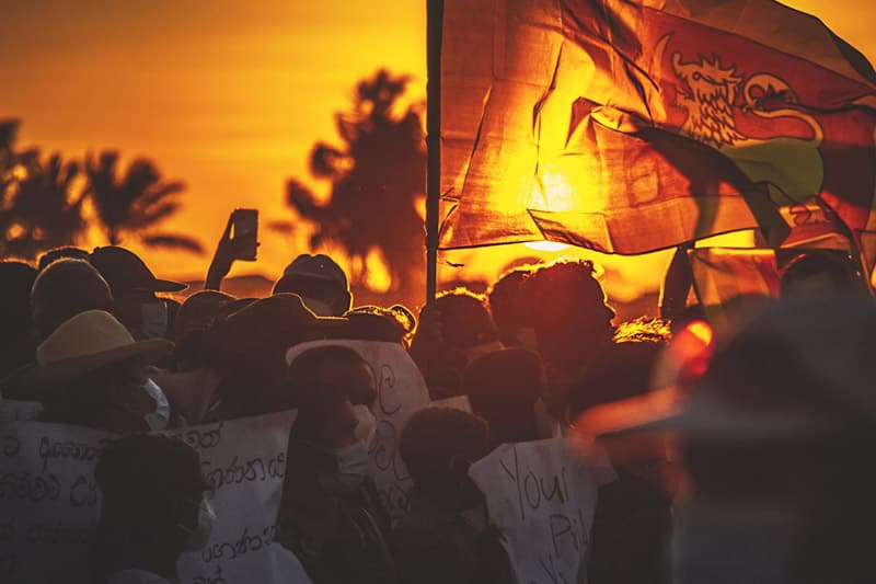 පොදු ප්රශ්නවලට දේශපාලන-ආගමික ලේබල් ඇලවීමෙන් මුළු ජාතියම පරාජය වන හැටි! | ෆාතිමා හලල්දීන්