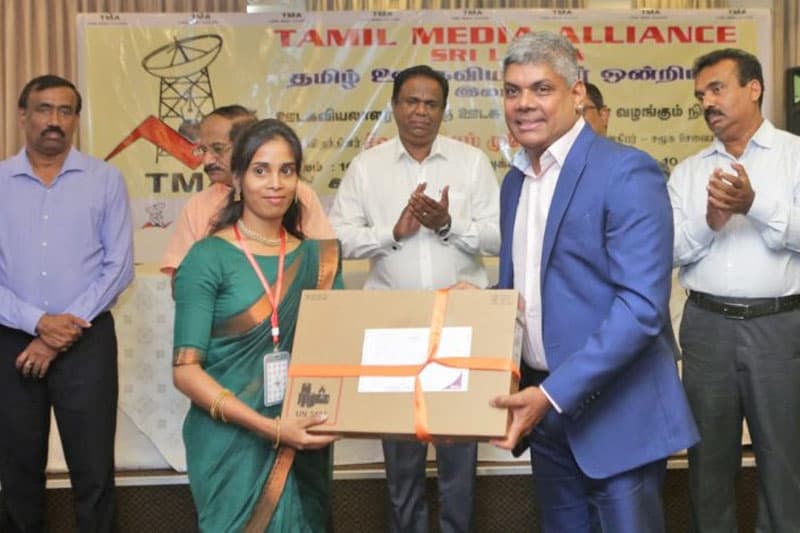 මාධ්‍යවේදීන් 90කට රුපියල් කෝටි 1.5ක උපකරණ ප්‍රදානයක්