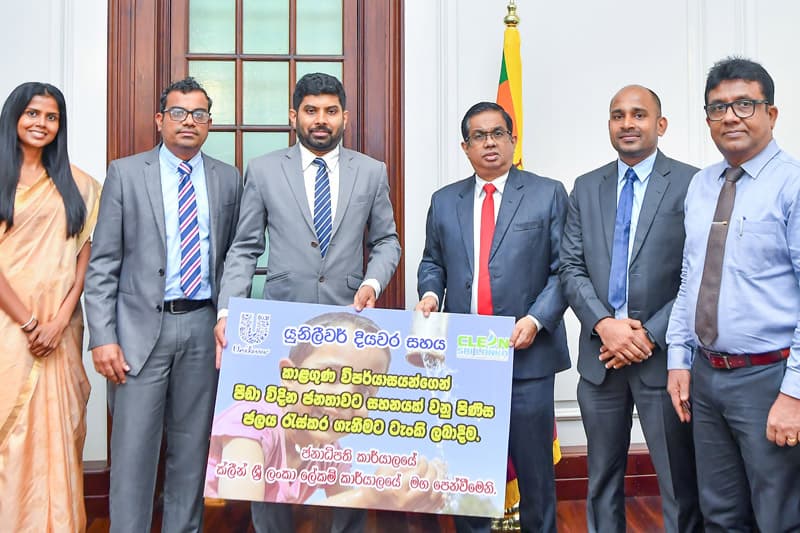 එල්-නිනෝ අවදානමට සහනයක් ලෙස ‘යුනිලීවර් දියවර සහාය’ ජල ටැංකි ජනාධිපති ලේකම්ට භාරදෙයි