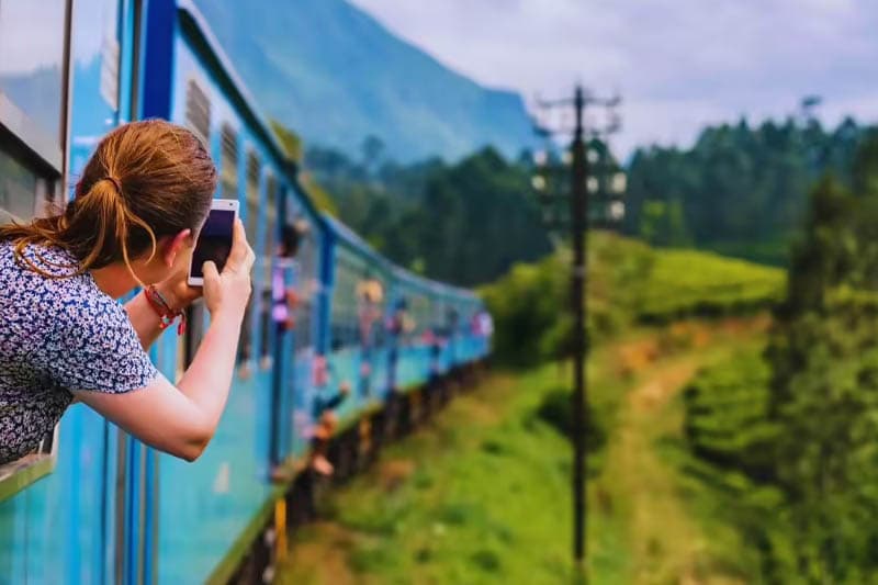 සංචාරක පැමිණීම වාර්තාගත ලෙස ඉහළට - ආදායම 5.6% කින් පහළට !