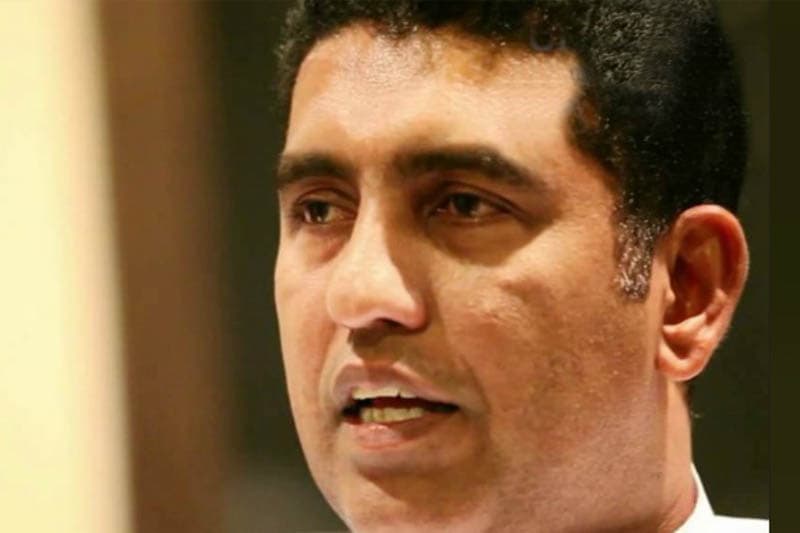 ජොන්ස්ටන්ට ඇතුළු සිව්දෙනෙකුට රටින් පිටවීම තහනම් කරයි