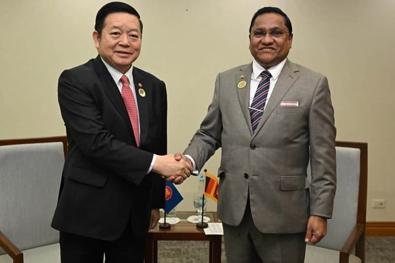 ශ්‍රී ලංකාව සහ ආසියාන් කලාපය අතර සබඳතා තවදුරටත් ශක්තිමත් කෙරේ: විදේශ ඇමති විජිත හේරත් මැනිලා නුවරදී මහලේකම්වරයා හමුවෙයි!