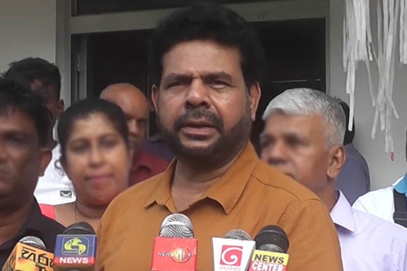'තව කීදෙනෙකුට සියදිවි නසාගන්න වෙයිද දන්නෑ' - නියෝජ්‍ය අමාත්‍ය නාමල් කරුණාරත්න