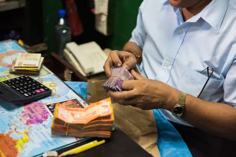 භාණ්ඩාගාරයේ මුදල් ශේෂය රු.බි. 500ටත් වඩා පහළට: රට යළිත් දරුණු ආර්ථික අර්බුදයක අද්දරට!