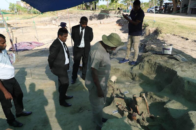 චෙම්මනි සමූහ සුසානයේ එක පොදියට මිනිස් සිරුරු හයක්