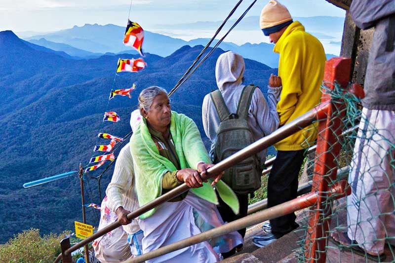 වන්දනා නඩයක් අනුරපුර සිට පා ගමනින් සිරිපා කරුණා කරති