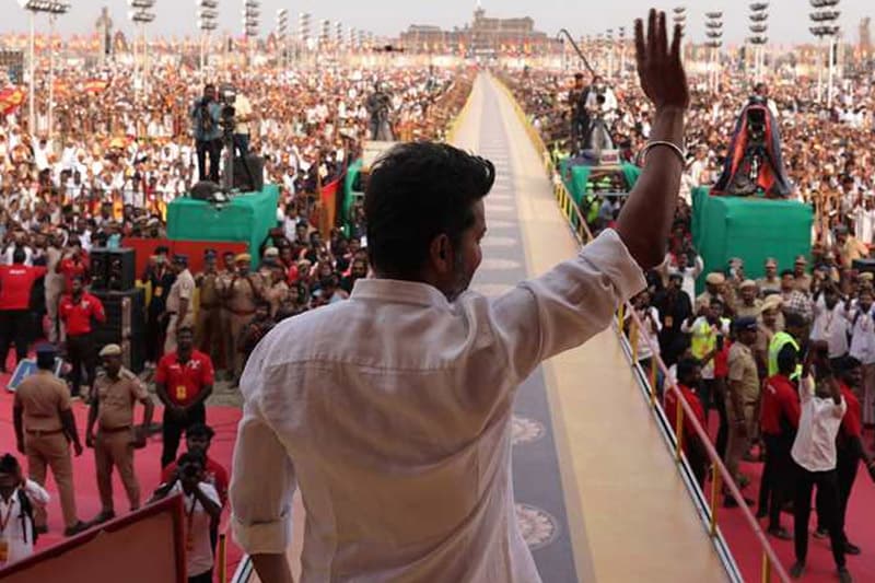 තලපති විජේ 'ග්‍රීස් ගහේ' නැංගවූ තමිල්නාඩු ඡන්දදායකයා හිස් අතින් බැසීම | Kusal Perera