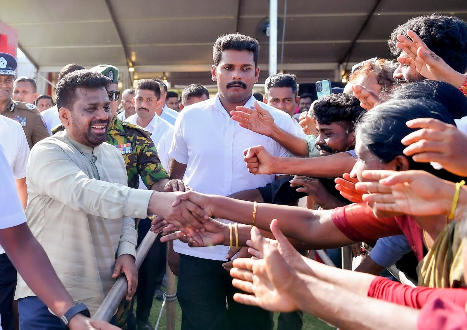 22 දැන් සම්මතයි: අධිකරණයට අත තැබූ විධායකය හමුවේ නිහඬ වෙමුද?