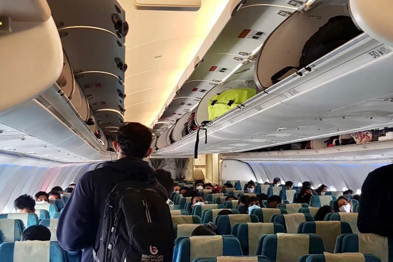 ආසන ගණනට වඩා ටිකට් දීලා: ලන්ඩන් ගුවන් ගමන ගැන ශ්‍රී ලන්කන් කියන කතාව