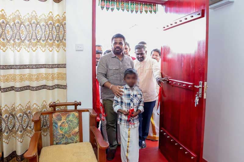 මලයහ ජනතාවට ජනපති බෙදා දුන් කබරගල ගෙවල්වලට 'ඔප්පු නෑ' !