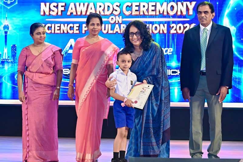 විද්‍යාව ප්‍රචලිත කිරීමේ ජාතික සම්මාන උළෙලේදී පාසල් සිසුන්, විද්‍යාඥයන් සහ මාධ්‍යවේදීන්ගේ නව්‍ය නිර්මාණ ඇගයීමට