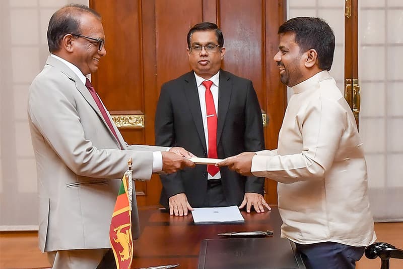 අනුර කරුණාතිලක බලශක්ති අමාත්‍යවරයා ලෙස දිවුරුම් දෙයි