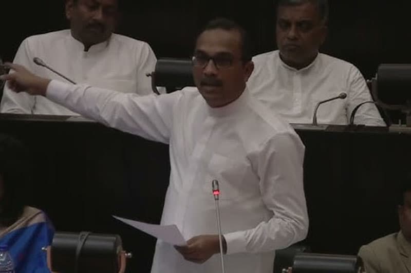 කන්ටේනර් 323ක් බලපෑමට පිට කරලා නැහැ - විෂයබාර අමාත්‍ය බිමල් රත්නායක