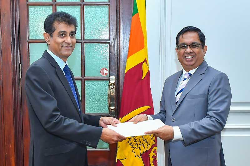 BOI එක භාරදෙමින් දුමින්ද හුලංගමුවට පත්වීම් ලිපිය දෙයි: නව අධ්‍යක්ෂ මණ්ඩලය මෙන්න!