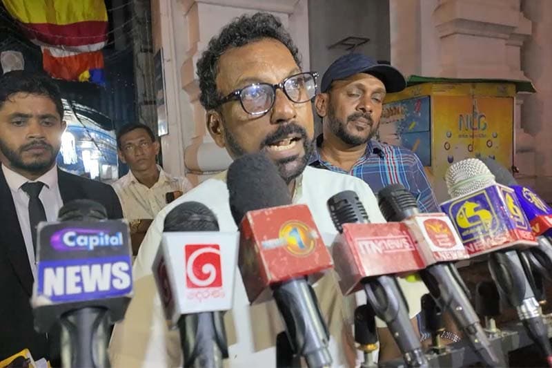  පාසල් සිසුවියකගේ මරණය: සැකකාර ගුරුවරයා අනිවාර්ය නිවාඩුයවයි - ටියුෂන් ආයතනයේ හිමිකරු CIDයට යයි
