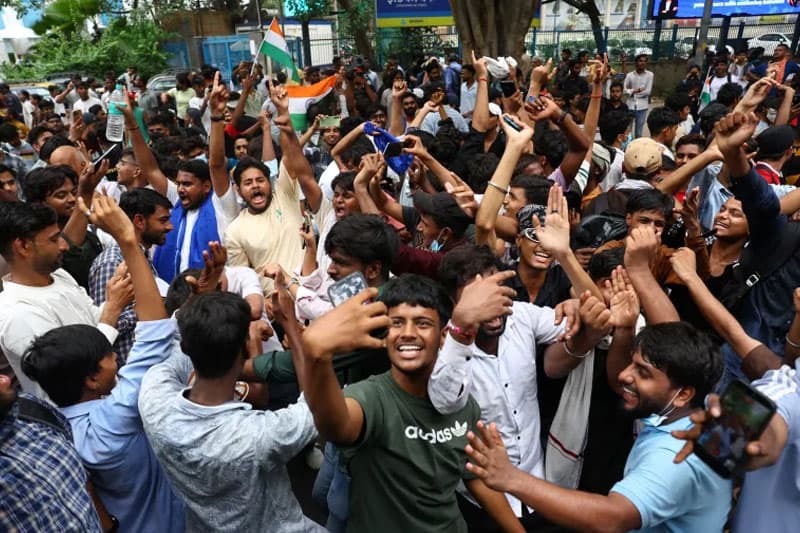 තරුණ අරගලය හමුවේ ඉන්දීය රජය පසුබසියි: ජෝෂිට අධ්‍යාපන ඇමතිකම - CJP විරෝධතා අවසන් කරයි!
