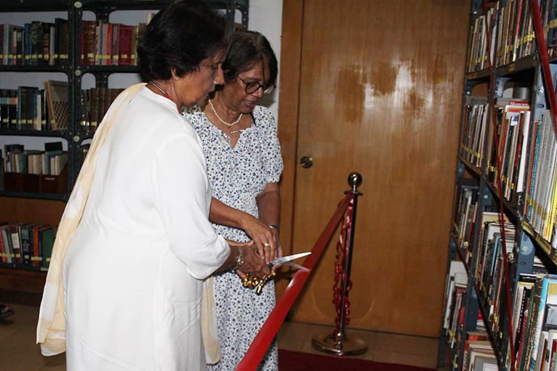 මංගලගේ පුස්තකාලය ආයතන හතරක් වෙත පරිත්‍යාග කරයි