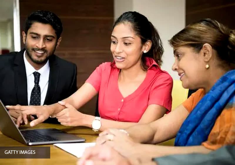 රනිල්, සජිත්, අනුර, නාමල් යටතේ Paye Tax එකට මොකද වෙන්නේ ?