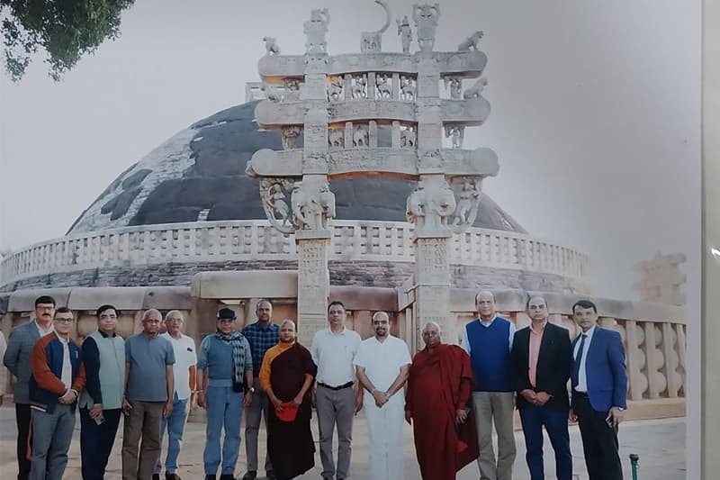 ශ්‍රේෂ්ඨාධිකරණ සහ මහධිකරණ විනිසුරුවරු දඹදිව සාංචි වැඳ පුදා ගනි