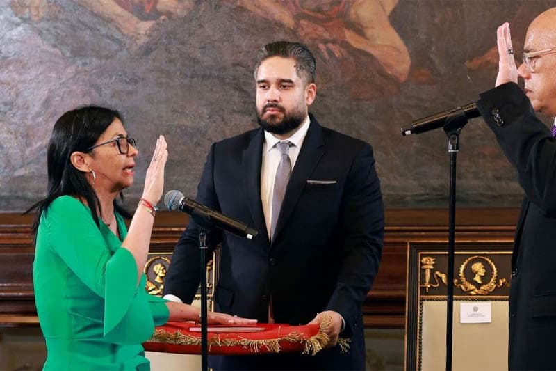 වෙනිසියුලාවේ නව අන්තර්කාලීන ජනපති ලෙස ඩෙල්සි රොඩ්රිගස් දිවුරුම් දෙයි