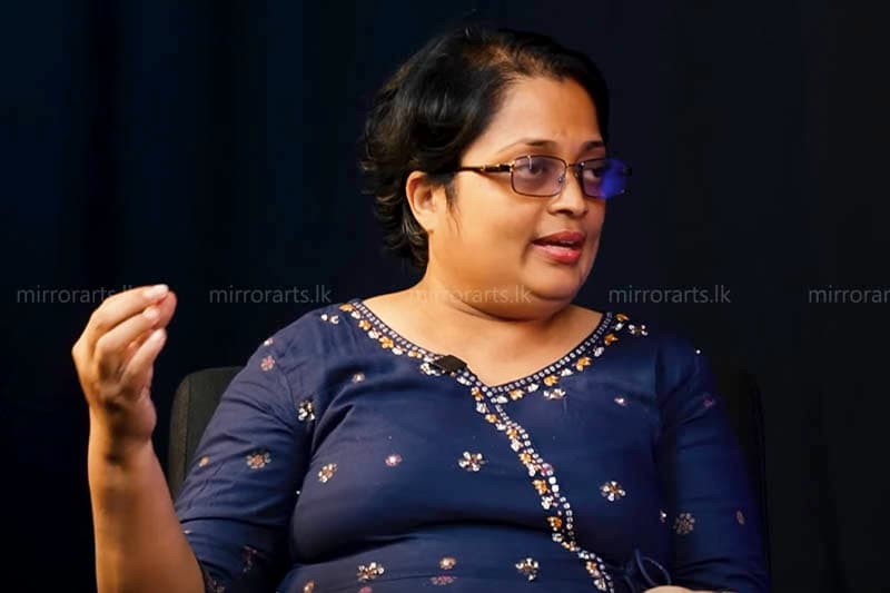 Gayathri Khemadasa : ඊගෝ එක කුඩුපට්ටම් කරලා කූණු බාල්දියට දාන්න තාත්තා අපි හරිම තැනට ඇරියා