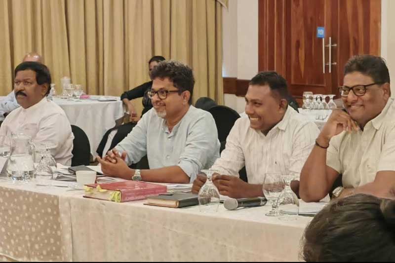 දෙමළ ජාතික ප්‍රශ්නයට විසඳීම් යෝජනා කිරීමට උතුරු නැගෙනහිර සියලු පක්ෂ එක්වේ