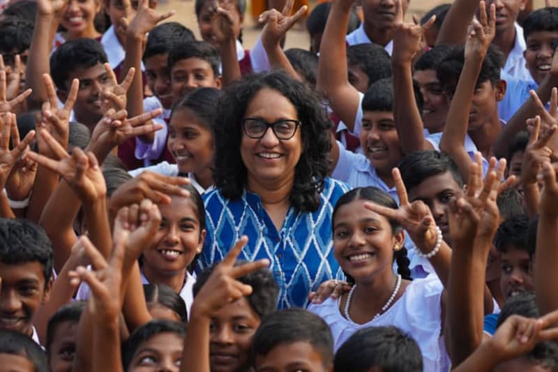 'දෙමාපියන්ටත්, දරුවන්ටත් බරක් නොවන අධ්‍යාපන පද්ධතියක් නිර්මාණය කරනවා' - අගමැතිනිය කියයි